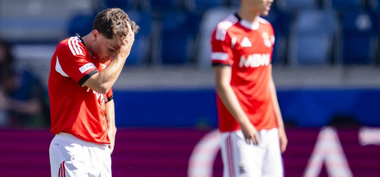 Goncalo Moreira, del Benfica, en un momento del encuentro. EFE/EPA/JEAN-CHRISTOPHE BOTT