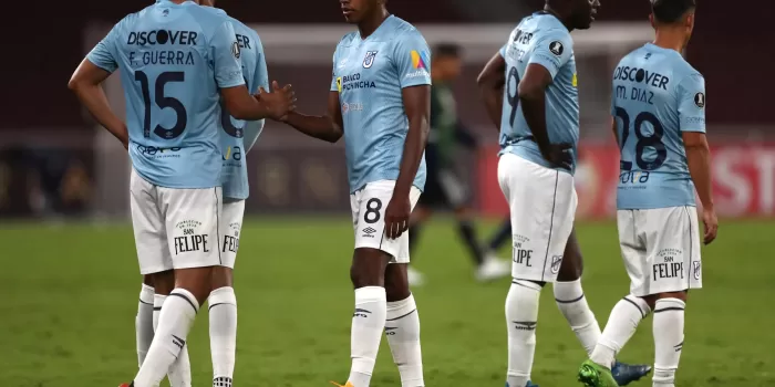 alt Técnico Universitario y Universidad Católica trasladan su rivalidad a la Copa Sudamericana