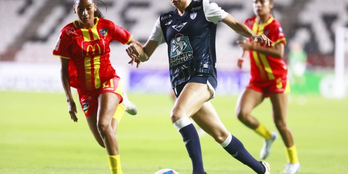 Imagen de archivo de Nina Nicosia (C) de Pachuca. EFE /David Martínez Pelcastre