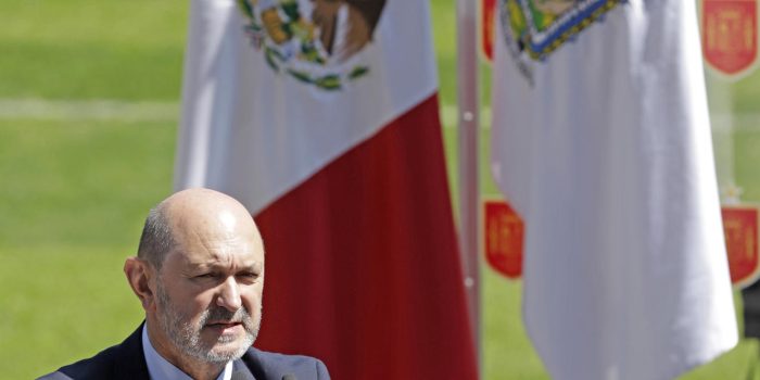 El presidente de la Real Federación Española de Fútbol, Rafael Louzán Abal, habla durante una rueda de prensa en Puebla (México). EFE/ Hilda Ríos