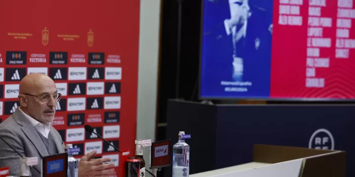 alt Cubarsí y Vivian, novedades; regresan Laporte, Baena, Sarabia, Olmo y Gerard Moreno