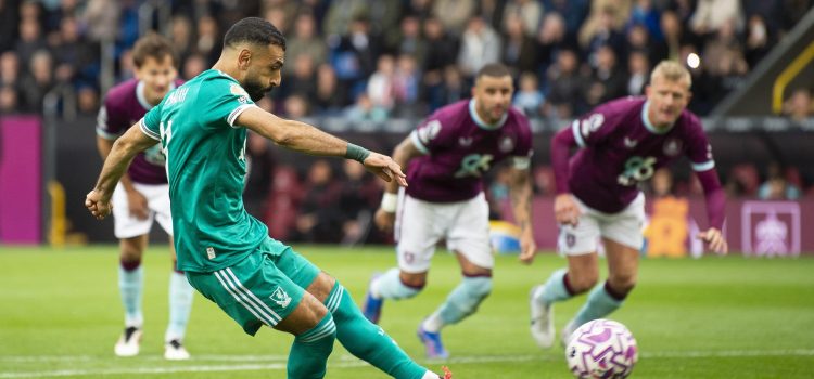 El jugador egipcio del Liverpool Mohamed Salah celebra el 1-0 durante el partido de la Premier League que han jugado Burnley y Liverpool, en Burnley, Reino Unido. EFE/EPA/PETER POWELL