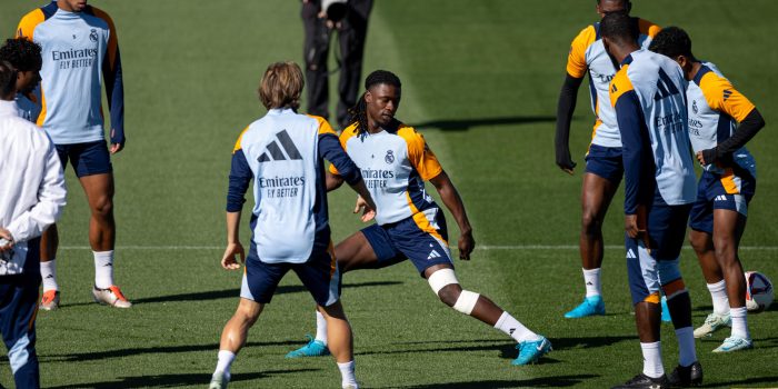 Los jugadores del Real Madrid durante el entrenamiento del equipo en la Ciudad Deportiva de Valdebebas antes de su enfrentamiento liguero contra el Atlético de Madrid. EFE/ Daniel González