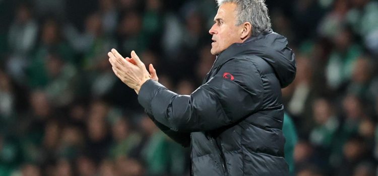 El entrenador del PSG, el español Luis Enrique Martínez, durante un partido disputado el pasado 20 de enero. EFE/ANTONIO COTRIM