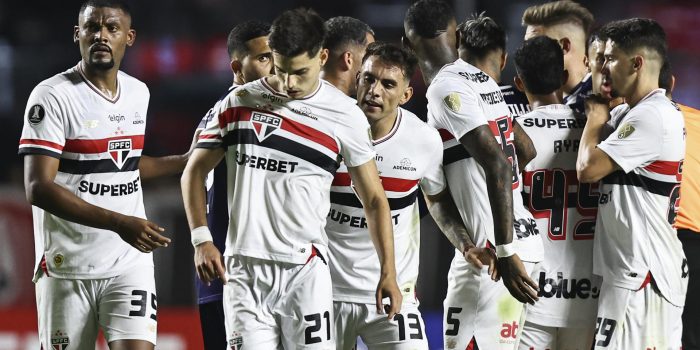 Damián Bobadilla (c), jugador de Sao Paulo. EFE/ Isaac Fontana