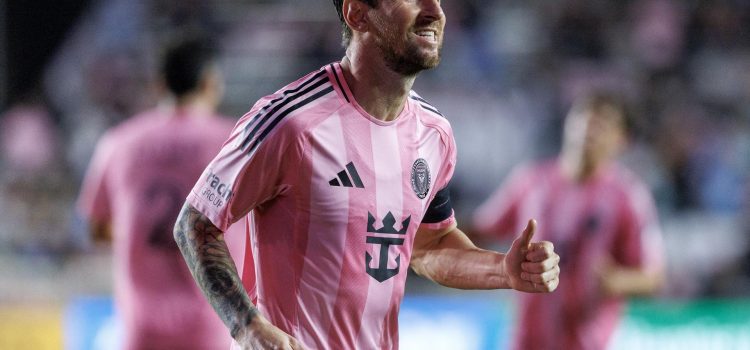 El capitán Lionel Messi aportó este martes un gol y una asistencia a la victoria maciza de Inter Miami por 3-1 sobre Seattle Sounders en Fort Lauderdale (Florida). EFE/EPA/CRISTOBAL HERRERA-ULASHKEVICH