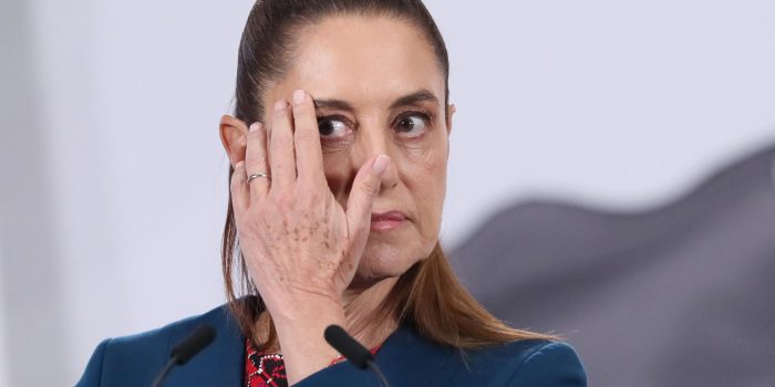 La presidenta de México, Claudia Sheinbaum, reacciona en una rueda de prensa este miércoles, en el Palacio Nacional de la Ciudad de México (México). EFE/ Mario Guzmán