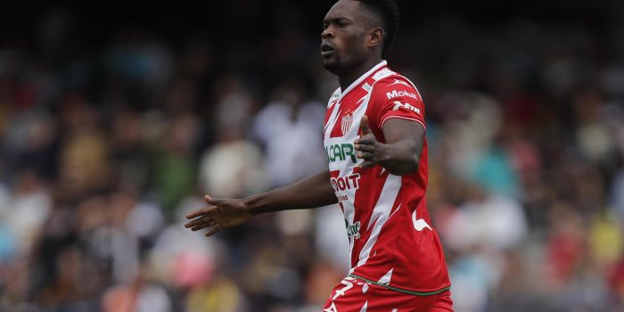 Fotografía de archivo de Diber Cambindo de Necaxa durante un partido en el estadio Olímpico Universitario de Ciudad de México (México). EFE/ Isaac Esquivel