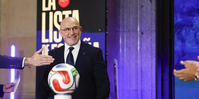 El seleccionador español de fútbol, Luis de la Fuente, durante la rueda de prensa ofrecida para dar a conocer la lista de convocados para el Mundial de 2026. EFE/ Javier Lizon