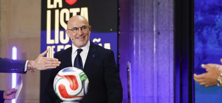 El seleccionador español de fútbol, Luis de la Fuente, durante la rueda de prensa ofrecida para dar a conocer la lista de convocados para el Mundial de 2026. EFE/ Javier Lizon