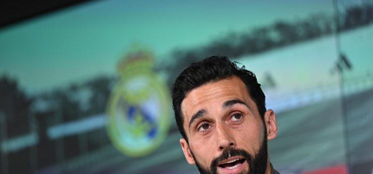 El entrenador del Real Madrid, Álvaro Arbeloa, durant la rueda de prensa este sábado, en la Ciudad Deportiva de Valdebebas. EFE/ Fernando Villar
