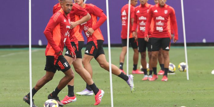 Jugadores de la selección de fútbol de Perú durante un entrenamiento en Lima. EFE/Paolo Aguilar