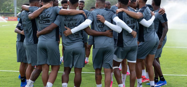 Fotografía cedida por la Federación de Fútbol de Panamá (FPF) que muestra a los jugadores de la selección panameña de fútbol durante un entrenamiento. EFE/ Federación de Fútbol de Panamá