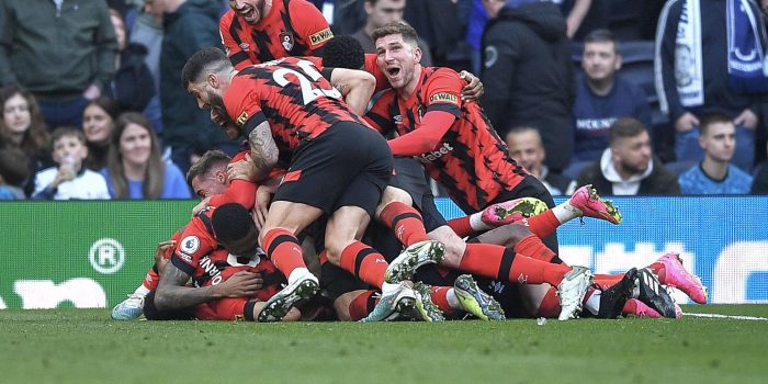 Los jugadores del Bournemouth celebran el 2-3 ante el Tottenham. EFE/EPA/Vince Mignott