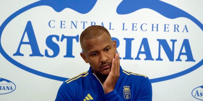 El jugador venezolano Salomón Rondón ofrece este martes una rueda de prensa durante su presentación como nuevo jugador del Real Oviedo. EFE/Paco Paredes