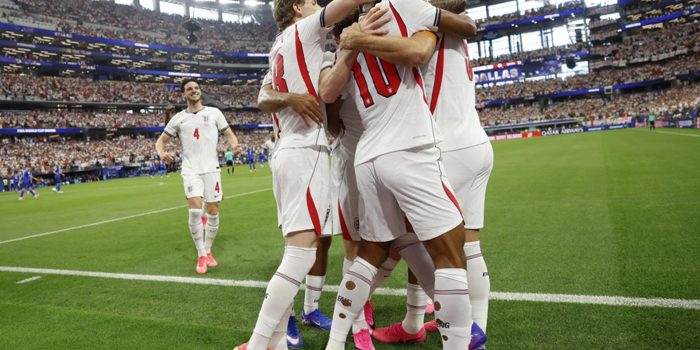 Jugadores de Inglaterra celebran un gol de penalti en un partido del grupo L del Mundial de la FIFA 2026. EFE/ Mariscal