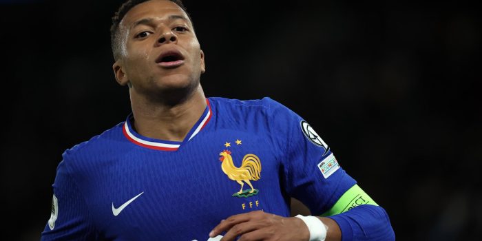 El jugador Kylian Mbappe durante el partido de este jueves ante Ucrania correspondiente a la fase de clasificación del Mundial 2026. EFE/EPA/CHRISTOPHE PETIT TESSON