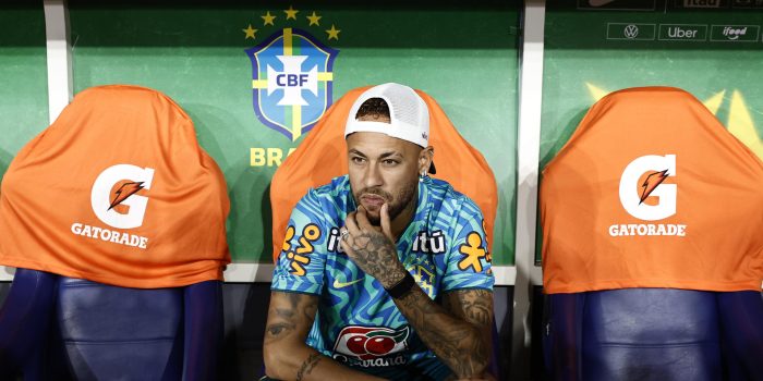 Fotografía de archivo que muestra al jugador de la selección de brasil, Neymar Jr, reaccionando durante un partido amistoso entre Brasil y Panamá en el estadio Maracaná, en Río de Janeiro (Brasil). EFE/ André Coelho