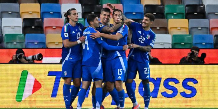 Fotografía de archivo en la que el italiano Gianluca Mancini (C) celebra con sus compañeros tras marcar un gol durante el partido de clasificación para la Copa Mundial de Fútbol FIFA 2026 entre Italia e Israel en el Stadio Friuli de Udine, Italia. EFE/EPA/Alessio Marini