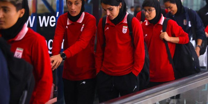 Fotografía del 11 de marzo de 2026 de la selección nacional femenina de fútbol de Irán a su llegada al Aeropuerto Internacional de Kuala Lumpur en Sepang, Malasia. EFE/EPA/FAZRY ISMAIL