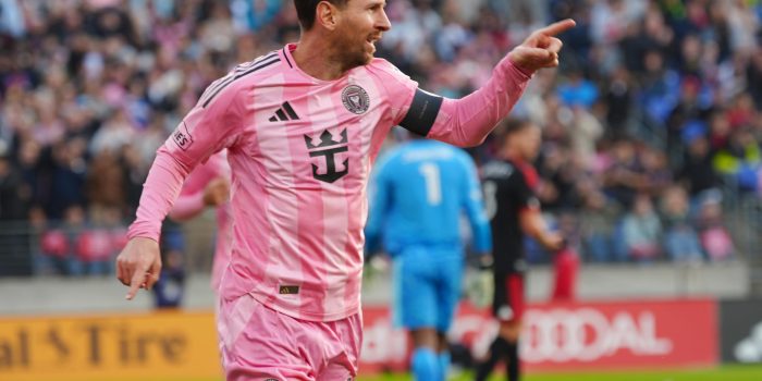 Lionel Messi celebra este sábado el gol anotado para la victoria del Inter Miami sobre el DC Uniteden el M&T Bank Stadium de Baltimore. EFE/ Octavio Guzmán