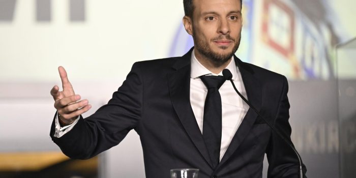 Fotografía de Fernando Veludo en la que se ve al entrenador del Oporto, el argentino Martín Anselmi, en una imagen de archivo durante su presentación como técnico del equipo portugués en enero de 2025. EFE