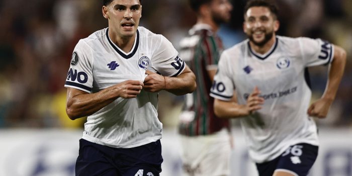 Fabrizio Sartori, de Independiente Rivadavia, celebra su gol en un partido de la fase de grupos de la Copa Libertadores entre Fluminense e Independiente Rivadavia en el estadio Maracaná en Río de Janeiro (Brasil). EFE/André Coelho