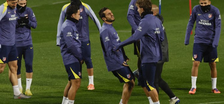 Los jugadores del Atlético de Madrid, durante el entrenamiento. EFE / Zipi Aragón.