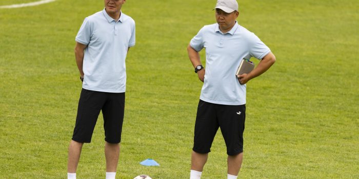 El equipo técnico del conjunto norcoreano Naegohyang FC durante un entrenamiento en Suwon, Corea del Sur, antes del enfrentamiento contra el Suwon FC.
EFE/EPA/JEON HEON-KYUN