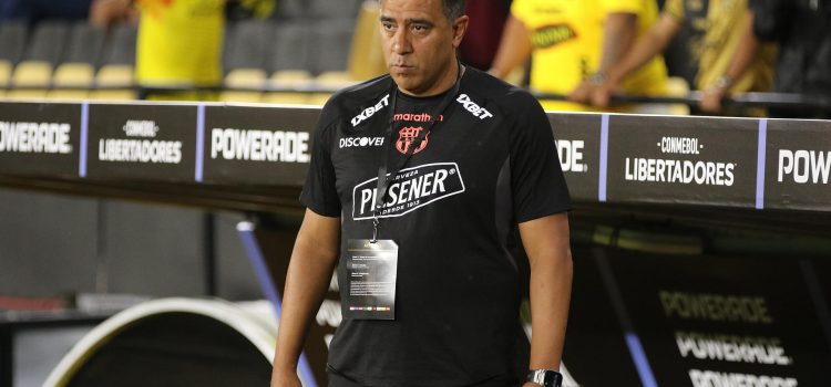 El entrenador de Barcelona, el venezolano César Farías. EFE/Jonathan Miranda