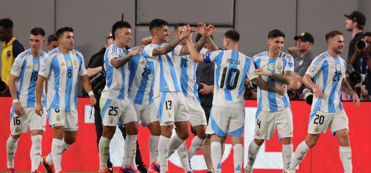 alt Siete pelotazos al comienzo de la fecha 2 de los grupos de la Copa América que puso a Argentina en cuartos