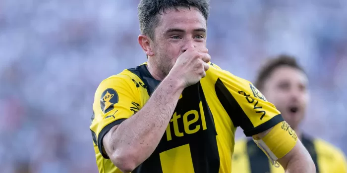 Nacional y Peñarol empataron 2-2 en el clásico del fútbol uruguayo