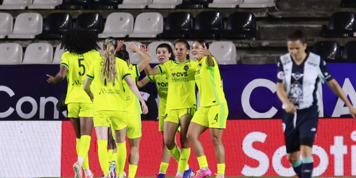 Jugadoras de Washington Spirit celebran un gol este miércoles, en un partido de la Copa de Campeones Femenina de la Concacaf entre Washington Spirit y Pachuca, en el estadio Hidalgo en Pachuca (México). EFE/ David Martínez Pelcastre