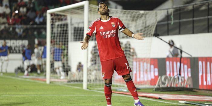 alt Pavlidis lleva al Benfica de Mourinho a dieciseisavos de final