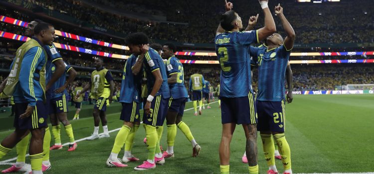 Los jugadores de Colombia celebran un gol durante el partido de fútbol del grupo K de la Copa Mundial de la FIFA 2026 entre Uzbekistán y Colombia en el estadio Azteca de la Ciudad de México. EFE/Isaac Esquivel
