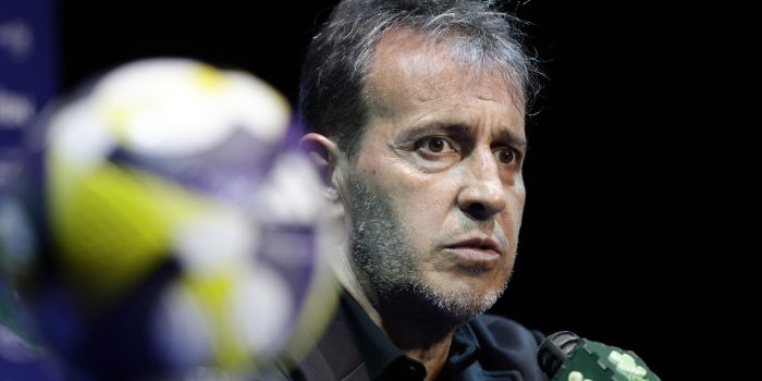 A casi un mes de la presentación del argentino Fernando 'el Boca' Batista como seleccionador de Costa Rica, el 2 de marzo pasado, los primeros resultados no han sido satisfactorios, y quedan más sombras que luces de los dos partidos amistosos perdidos. EFE/ Jeffrey Arguedas