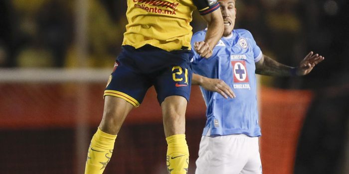 Imagen de archivo de Henry Martín (i) de América. EFE/ Isaac Esquivel