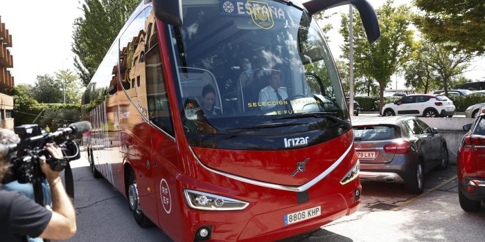 alt El cuerpo técnico y las seis jugadoras de los equipos madrileños parten hacia Valencia