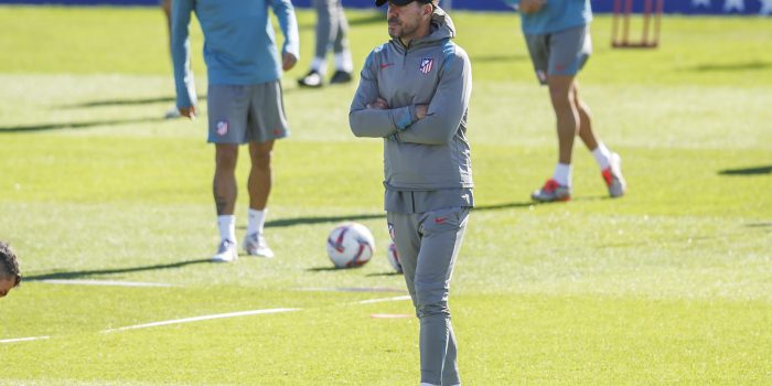 alt Simeone planea cambiar medio once: Barrios, Galán, Lenglet, Molina, Sortloth y Gallagher