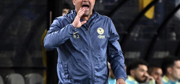 El brasileño André Jardine, entrenador del América mexicano. EFE/ David Becker