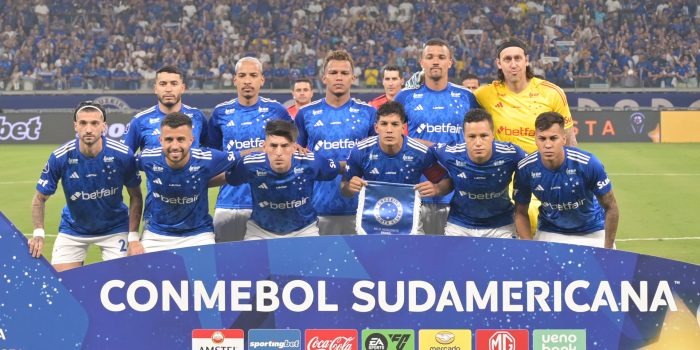 Jugadores de Cruzeiro posan en un partido de la Copa Sudamericana en Belo Horizonte (Brasil). EFE/ Joao Guilherme