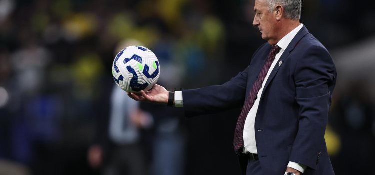 El seleccionador de Paraguay, el argentino Gustavo Alfaro, quitó este martes hierro a la derrota por 1-0 ante Brasil en el estadio Neo Química Arena, de Sao Paulo. EFE/ Isaac Fontana