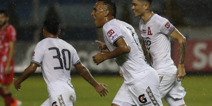 alt Con Alianza a la cabeza, la Liga de El Salvador define los clasificados a cuartos de final