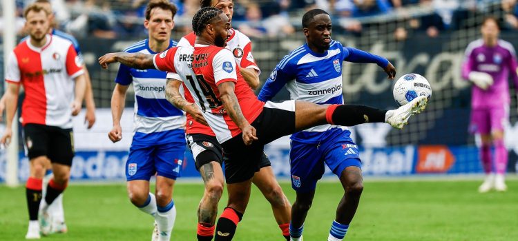 El inglés Raheem Sterling, durante un partido con el Feyenoord frente al Zwolle, en la Liga de los Países Bajos. EFE/EPA/VINCENT JANNINK