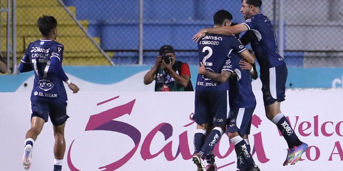 alt Motagua con doblete del brasileño Oliveira iguala ante el líder Olimpia