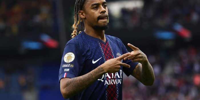 El jugador francés Bradley Barcola celebra el 1-0 durante el partido de la Ligue 1 que han jugado PSG y Lens en París, Francia. EFE/EPA/TERESA SUAREZ