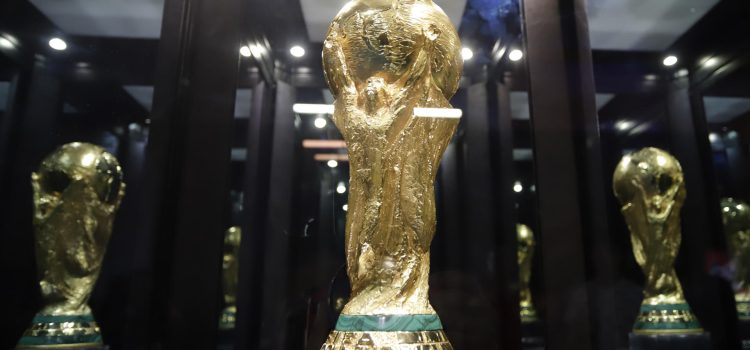 Trofeo de la Copa Mundial durante el FIFA World Trophy Tour en Puebla (México), el pasado 18 de marzo. EFE/ Hilda Ríos