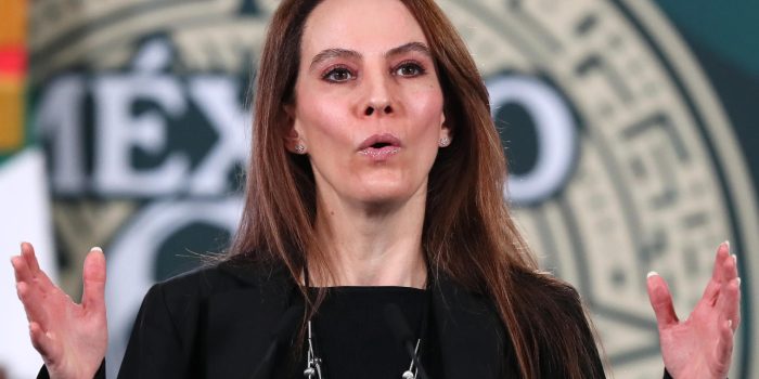 La representante ante la FIFA, Gabriela Cuevas, habla durante una rueda de prensa este jueves en Palacio Nacional de la Ciudad de México (México). EFE/Mario Guzmán
