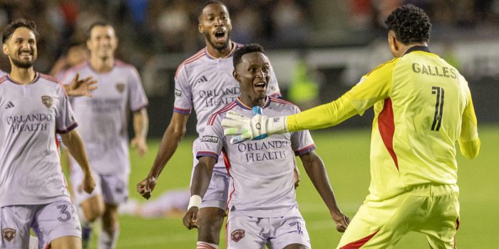 Jugadores de Orlando City celebran este miércoles, al finalizar el partido de cuartos de final de la Leagues Cup ante Toluca en el Dignity Health Sports Park en Carson (EE.UU.). EFE/ Armando Arorizo