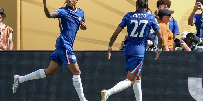 Fotografía de Justin Lane, en la que puede verse en una imagen de archivo del pasado 13 de julio, durante la disputa del Mundial de Clubes, al futbolista brasileño del Chelsea Joao Pedro (i). EFE